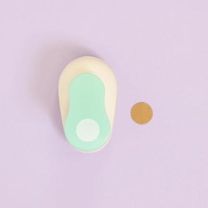 Craftelier - Scalloped Circle Punch 5/8" (1.58 cm) Diameter | Hole punche, scrapbooking and crafts projects, lever punch, for paper and cardstock, size 2.36 x 1.57 x 2.16 in - size: Pack of 1: 5/8" Diameter