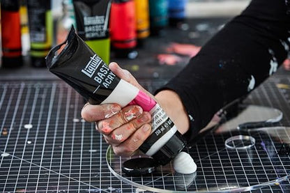 Liquitex BASICS Gesso Surface Prep Medium, 250ml (8.4-oz) Tube, White | Matte white, opaque finish. Creates the ideal absorbency, stiffness and adhesion for paint. - style: 8.4-oz