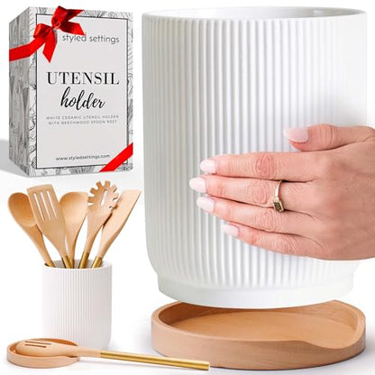 STYLED SETTINGS White Ceramic Utensil Holder with Built-In Wooden Spoon | 2 Piece Set for Kitchen Countertop Organization, Ceramic Utensil Crock & Wood Spoon Rest - color: White and Brown